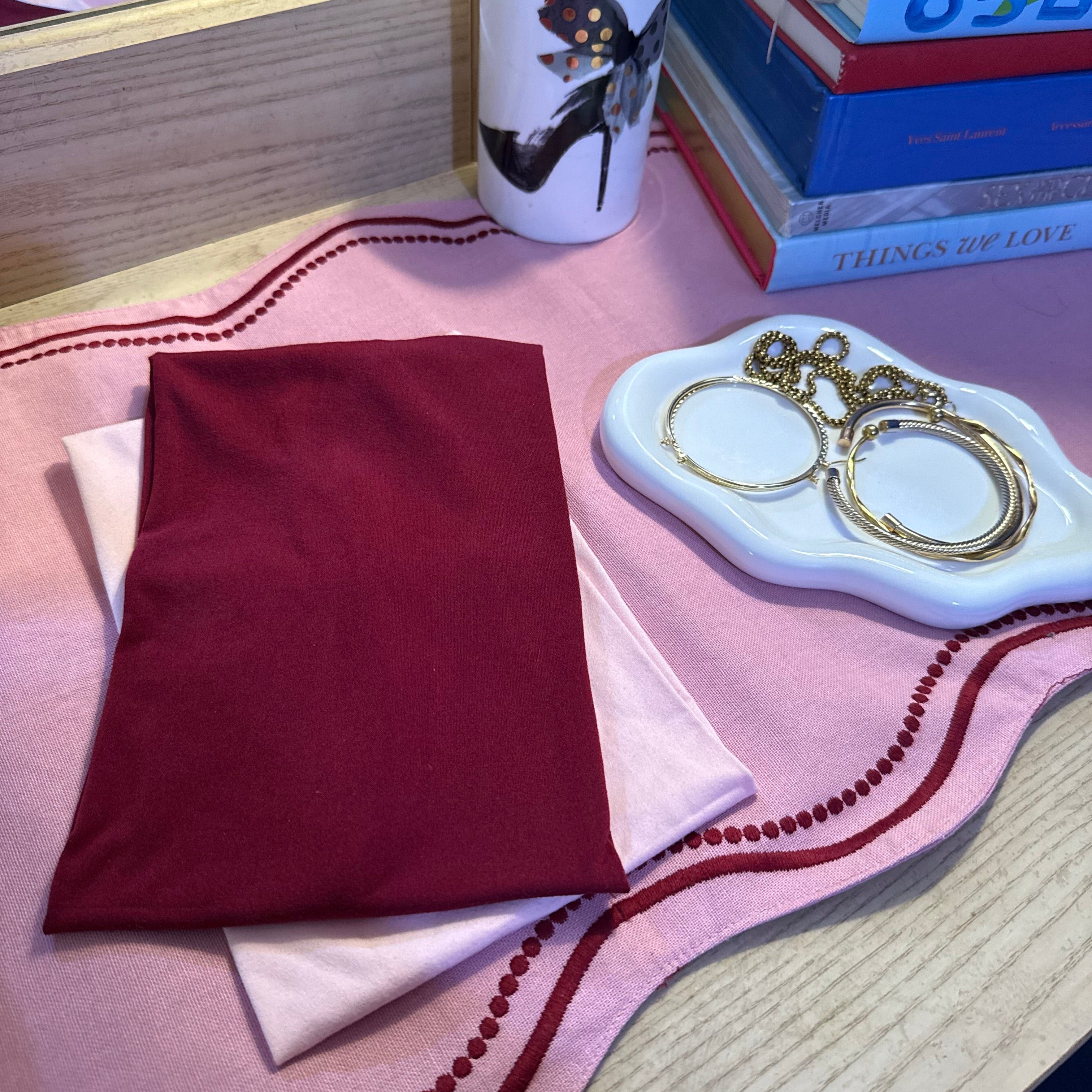 TANAY & RENAY: HOT SEAT